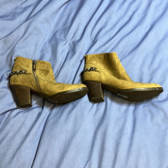 Cute boots - Picture 3 of 3